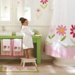 baño con decoración para niñas