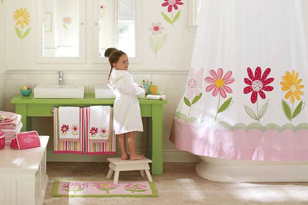 baño con decoración para niñas
