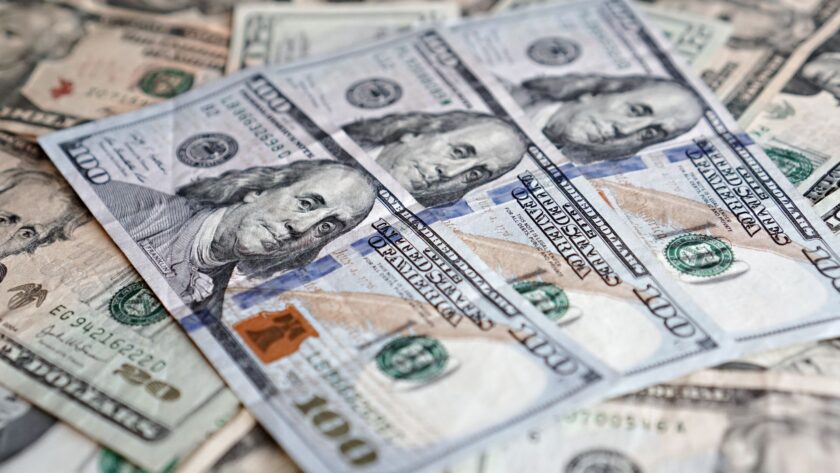 Cómo el dólar afecta las acciones mexicanas